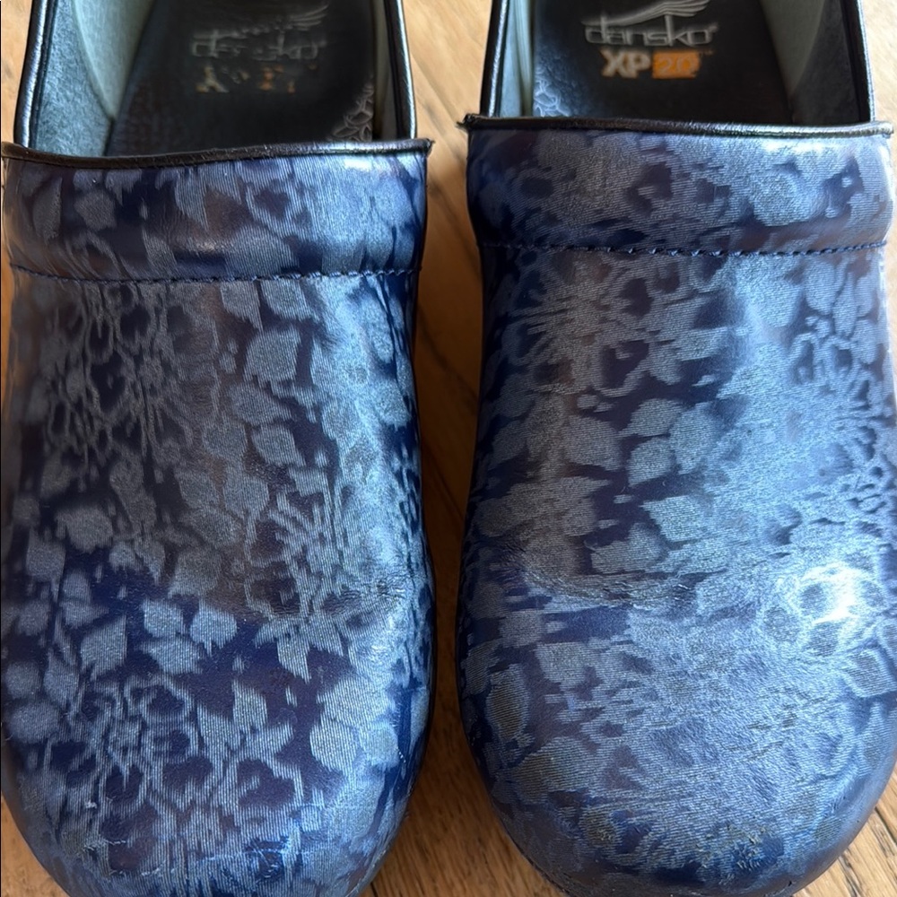 Dansko XP 2.0 Blue Patterned Clogs - Picture 4 of 4